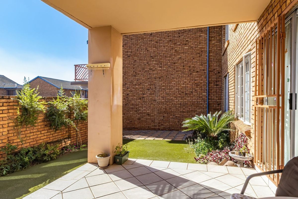 Townhouse For Sale in Amberfield, Centurion - Photo 2