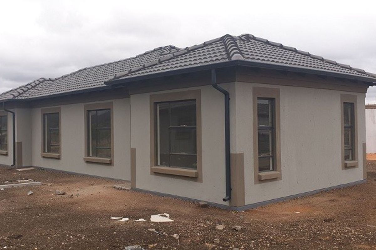 House For Sale in Klerksoord, Akasia - Photo 2