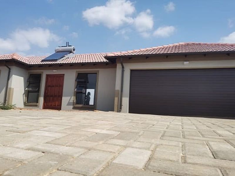 House For Sale in Klerksoord, Akasia - Photo 4