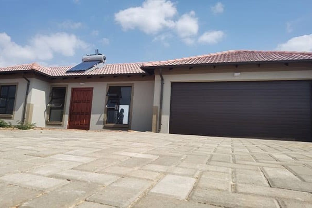 House For Sale in Klerksoord, Akasia - Photo 4