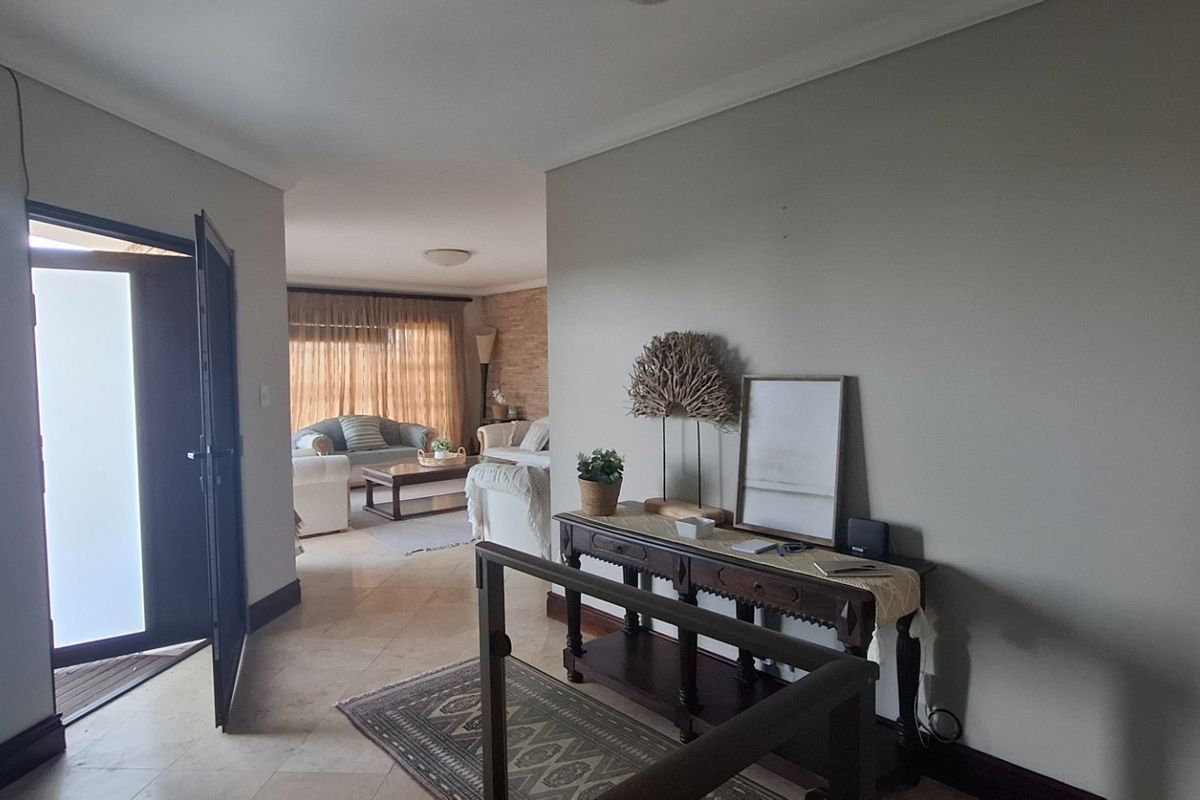 Meticulously cared for  Modern Family Home with Sea Views - Photo 3