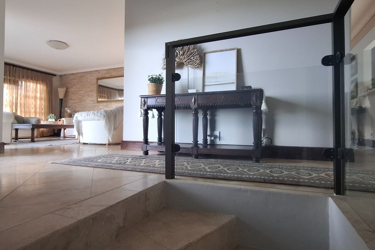 Meticulously cared for  Modern Family Home with Sea Views - Photo 5