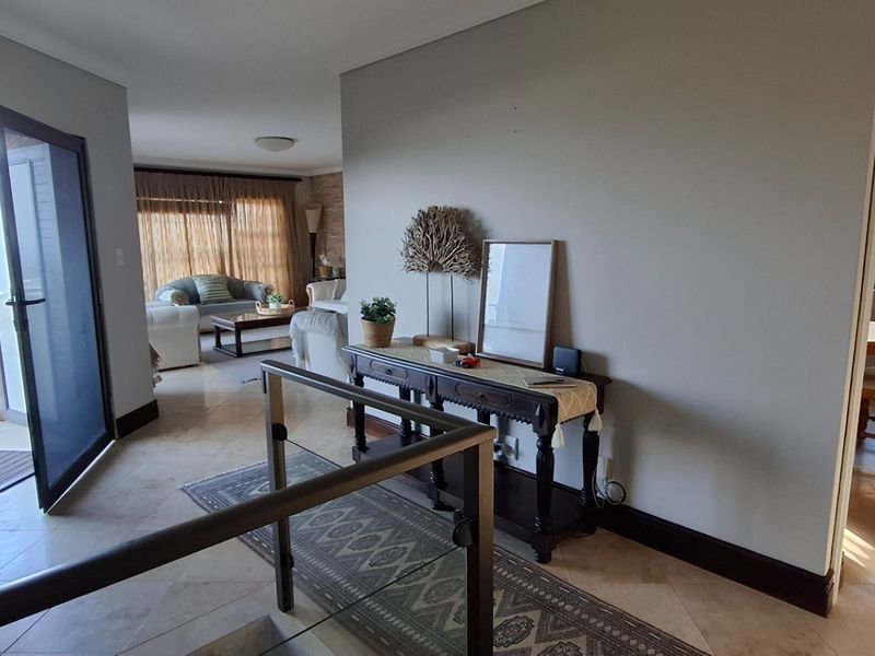 Meticulously cared for  Modern Family Home with Sea Views - Photo 4
