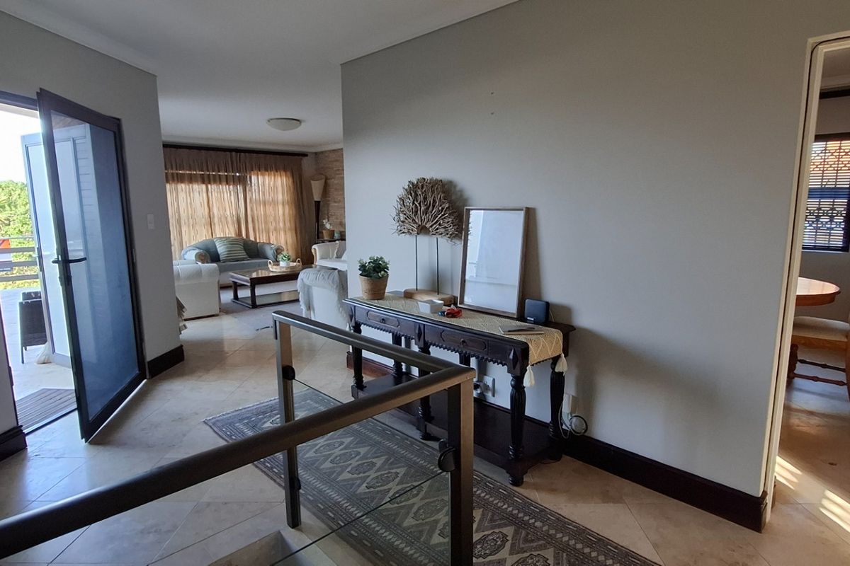 Meticulously cared for  Modern Family Home with Sea Views - Photo 4