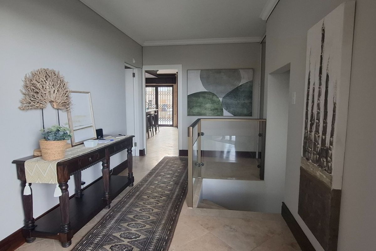 Meticulously cared for  Modern Family Home with Sea Views - Photo 2