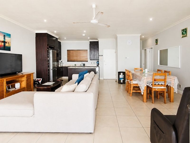 Available Immediately! UNFURNISHED 3Beds 2Baths 1 Garage -Stunning Seaviews! - Photo 2