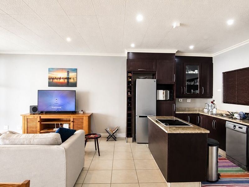 Available Immediately! UNFURNISHED 3Beds 2Baths 1 Garage -Stunning Seaviews! - Photo 4