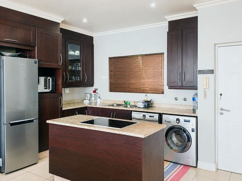 Available Immediately! UNFURNISHED 3Beds 2Baths 1 Garage -Stunning Seaviews! - Photo 3