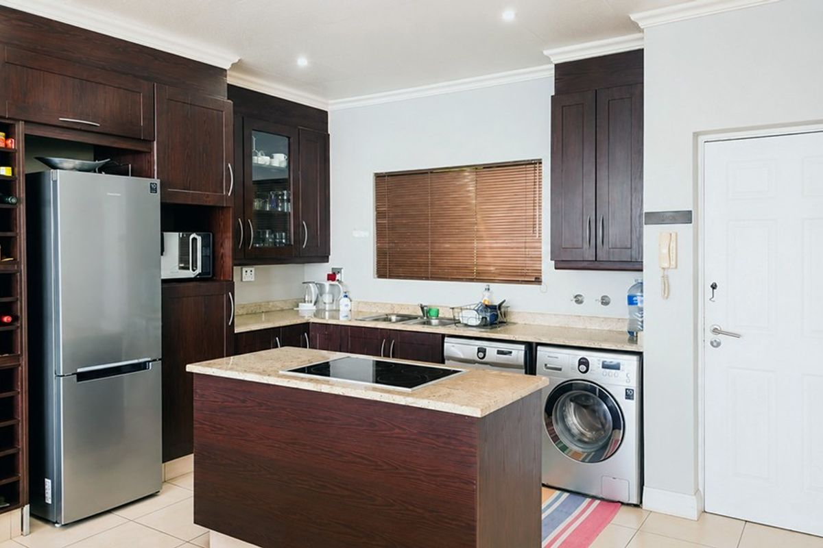 Available Immediately! UNFURNISHED 3Beds 2Baths 1 Garage -Stunning Seaviews! - Photo 3
