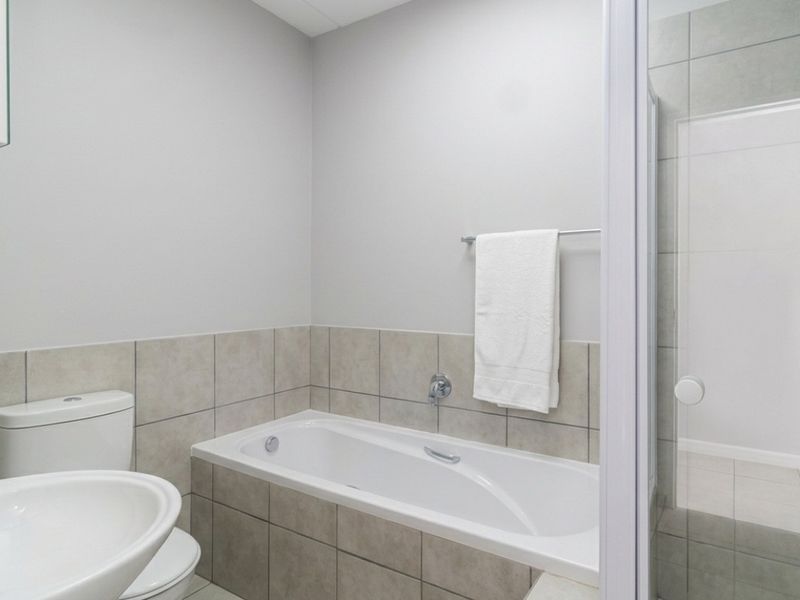 Apartment For Sale in Parklands, Blouberg - Photo 7