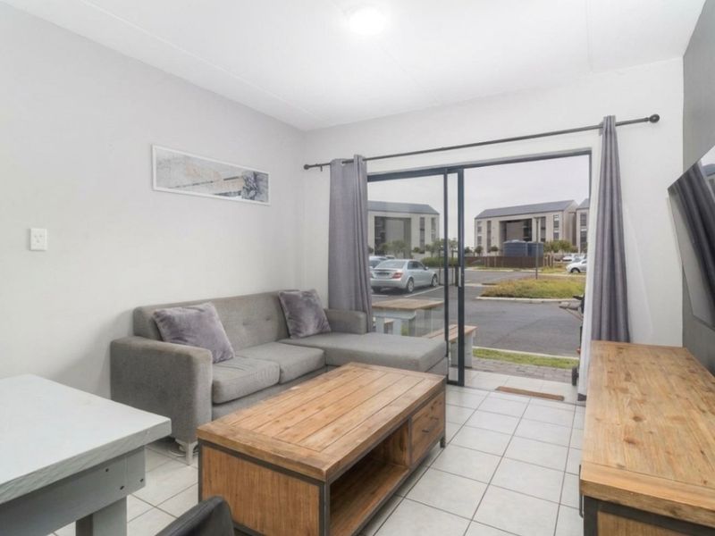 Apartment For Sale in Parklands, Blouberg - Photo 2