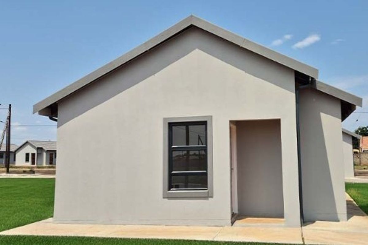 House For Sale in Vosloorus Moagi Villge - Photo 4