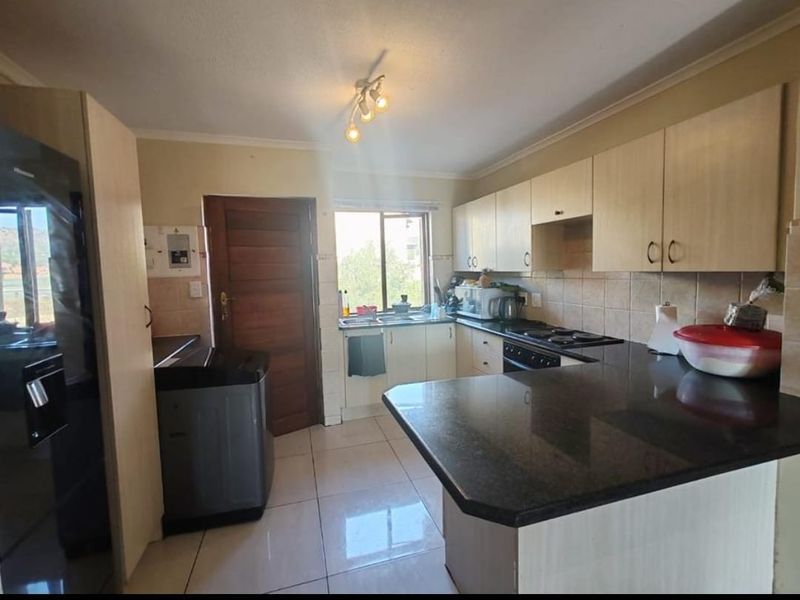 2 Bedroom, 2 Bathroom Apartment For Sale in Montana, Pretoria - Photo 5