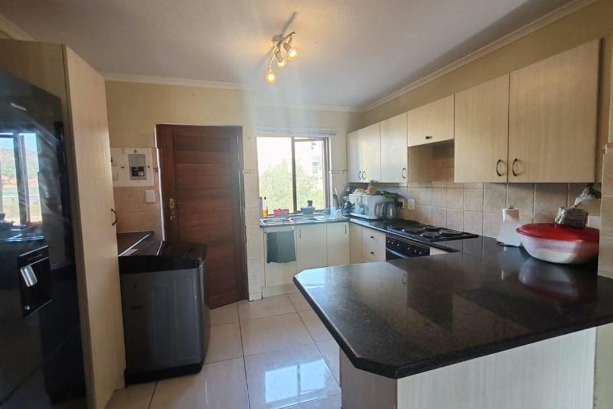 2 Bedroom, 2 Bathroom Apartment For Sale in Montana, Pretoria - Photo 5