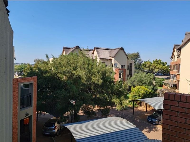2 Bedroom, 2 Bathroom Apartment For Sale in Montana, Pretoria - Photo 2