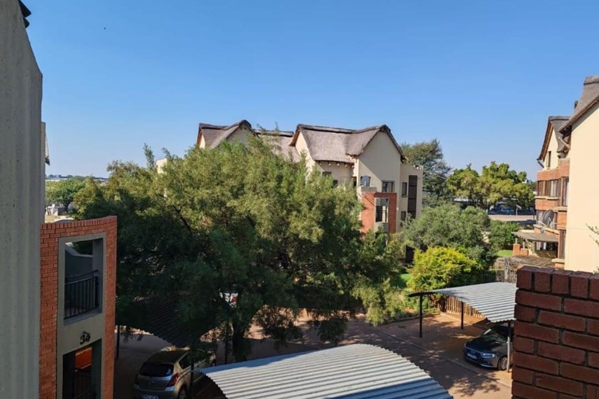 2 Bedroom, 2 Bathroom Apartment For Sale in Montana, Pretoria - Photo 2