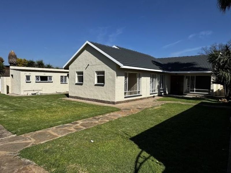 House For Sale in Beyers Park, Boksburg - Photo 3