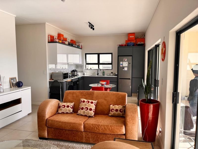 Elegant 2-Bedroom  in The Huntsman Estate, Somerset West - Photo 3