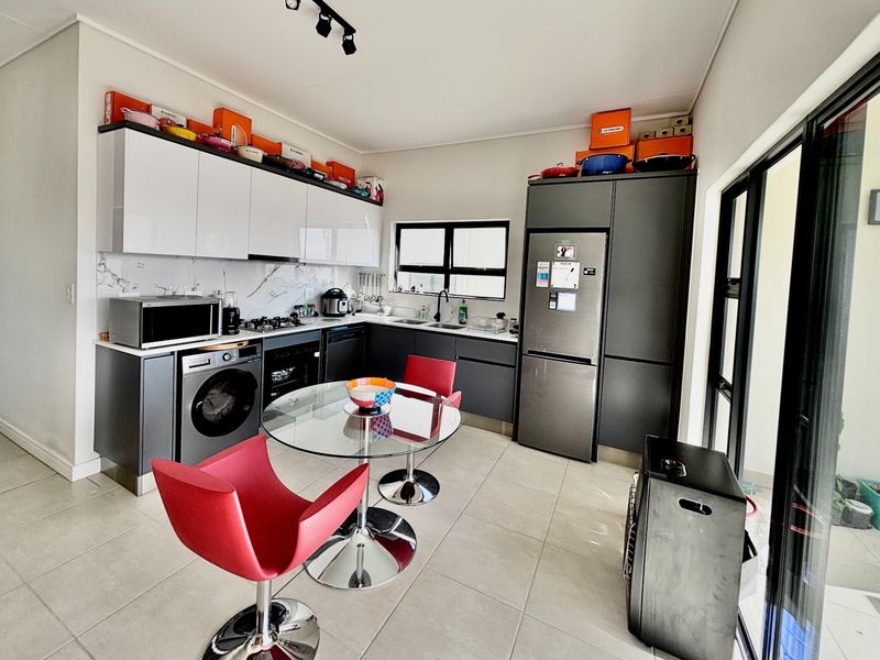 Elegant 2-Bedroom  in The Huntsman Estate, Somerset West - Photo 6