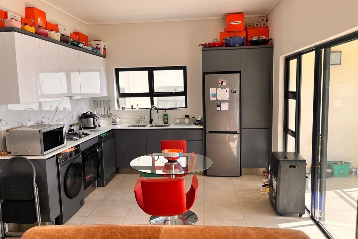Elegant 2-Bedroom  in The Huntsman Estate, Somerset West - Photo 5