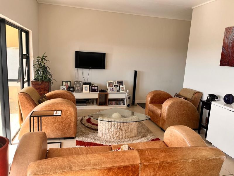Elegant 2-Bedroom  in The Huntsman Estate, Somerset West - Photo 4