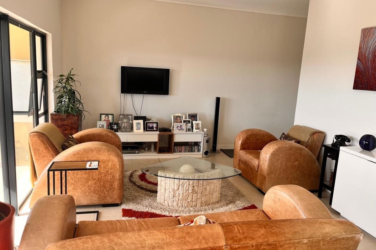 Elegant 2-Bedroom  in The Huntsman Estate, Somerset West - Photo 4