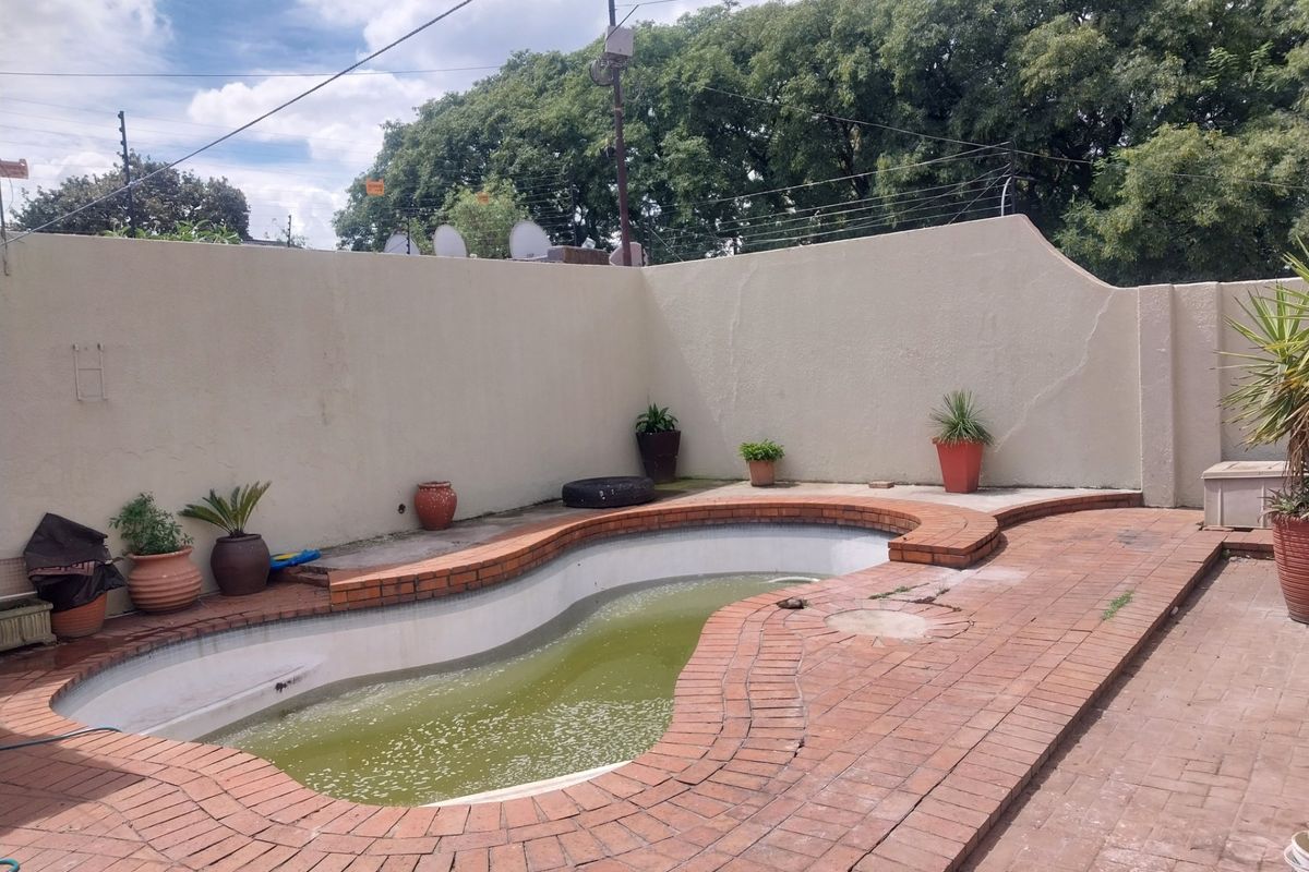 3 bedroom House For Sale in Kensington, Johannesburg - Photo 5
