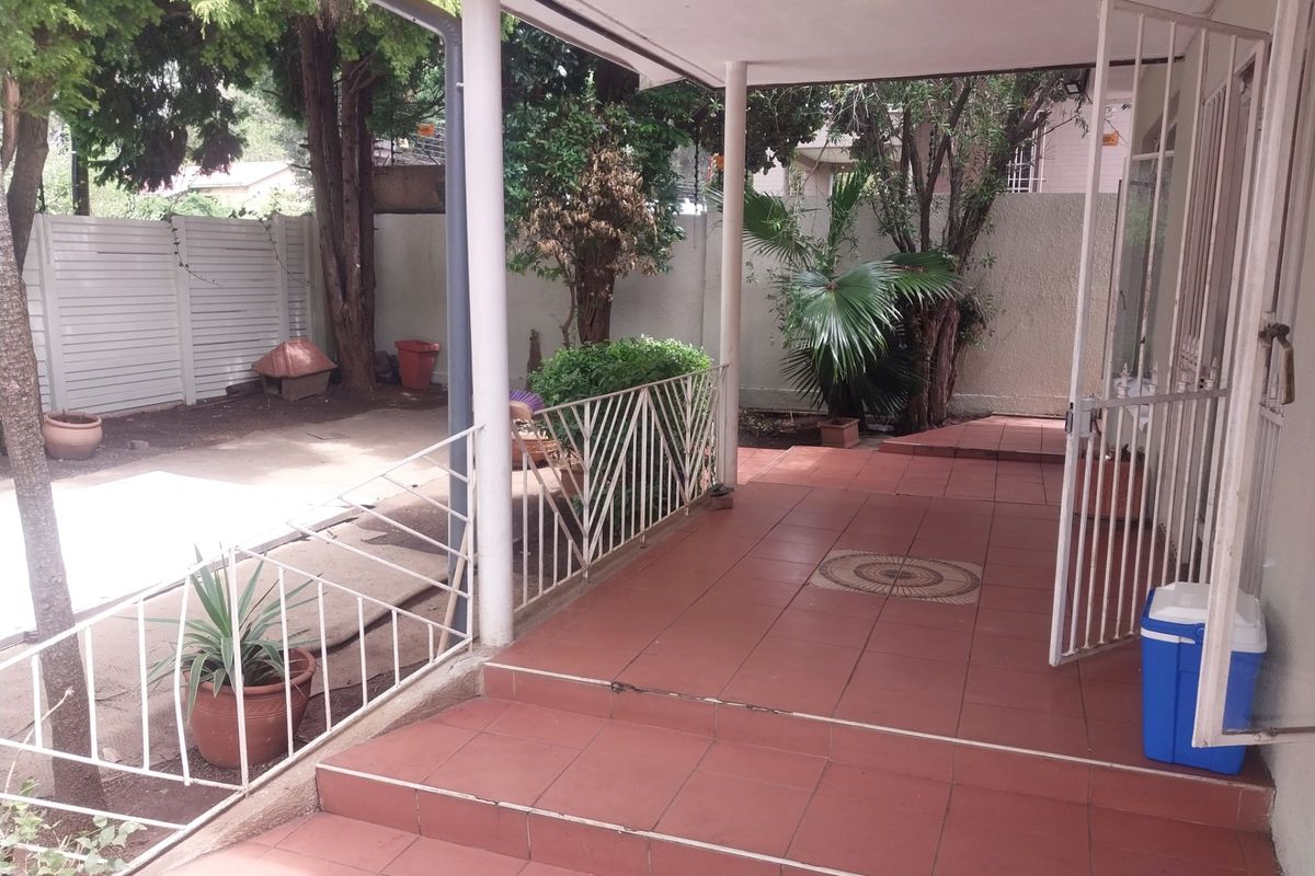 3 bedroom House For Sale in Kensington, Johannesburg - Photo 2