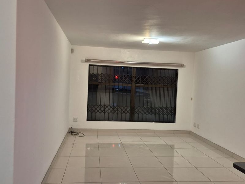 2 BEDROOM APARTMENT OVERPORT - Photo 7