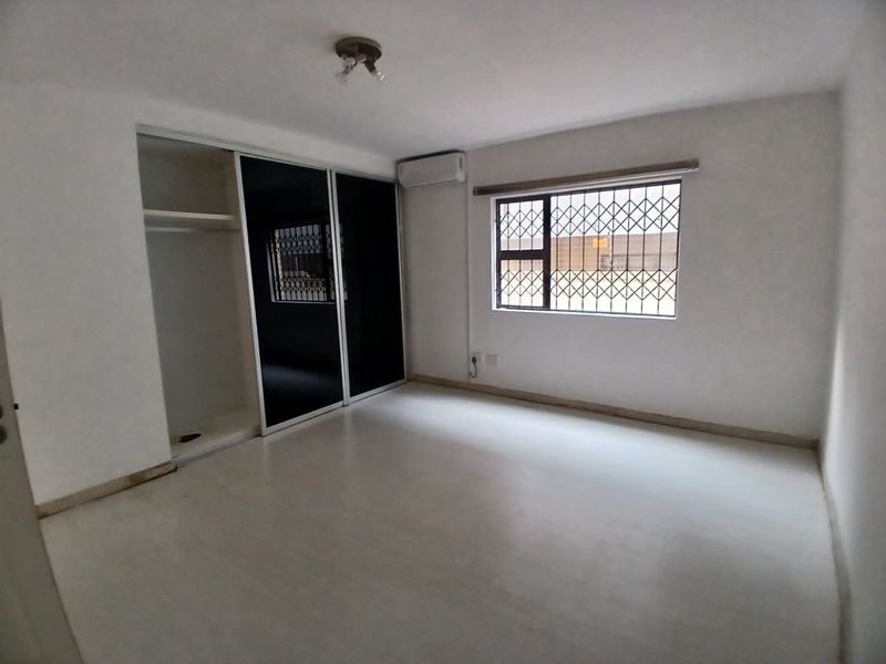 2 BEDROOM APARTMENT OVERPORT - Photo 3