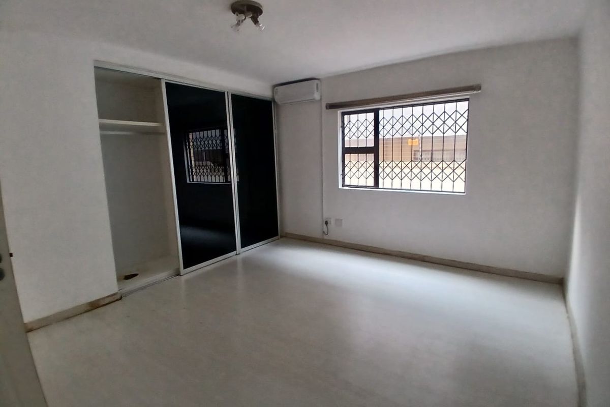 2 BEDROOM APARTMENT OVERPORT - Photo 3