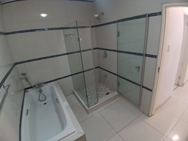 2 BEDROOM APARTMENT OVERPORT - Photo 4