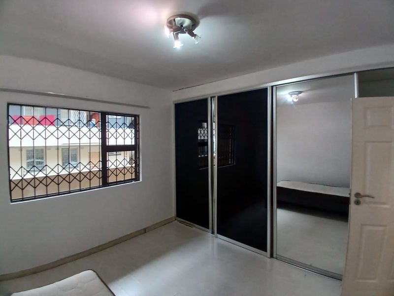 2 BEDROOM APARTMENT OVERPORT - Photo 2