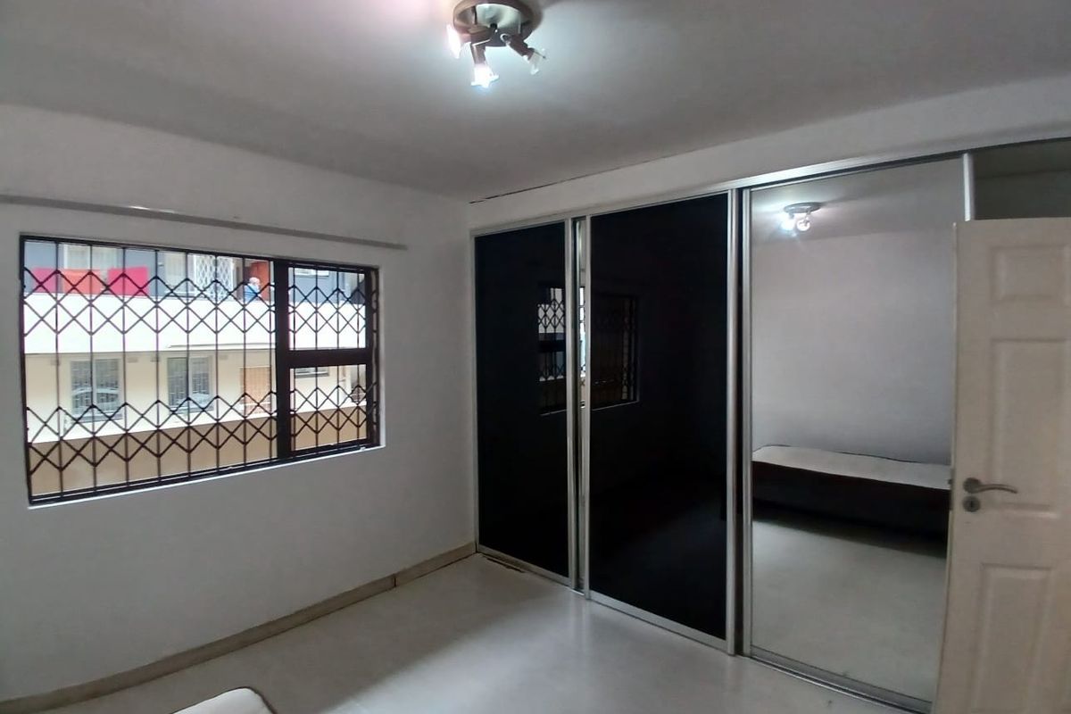 2 BEDROOM APARTMENT OVERPORT - Photo 2