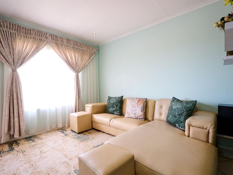 2 Bedroom Apartment For Sale in Monavoni, Centurion - Photo 8