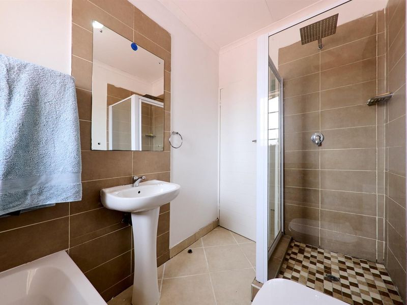 2 Bedroom Apartment For Sale in Monavoni, Centurion - Photo 10