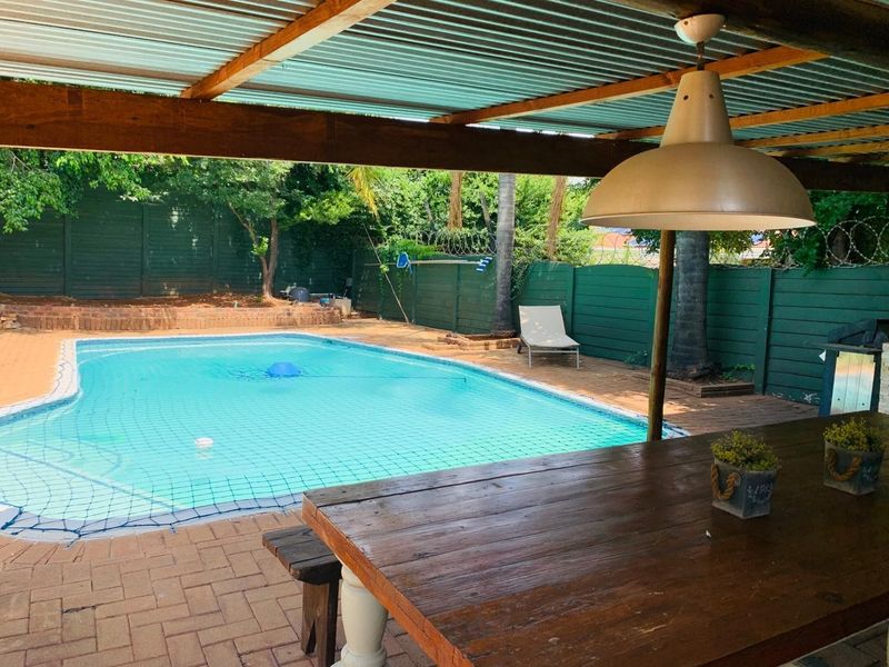 House For Sale in Monument Park, Pretoria - Photo 2