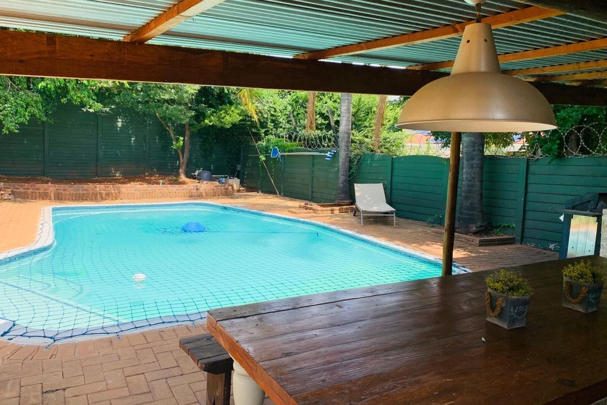 House For Sale in Monument Park, Pretoria - Photo 2