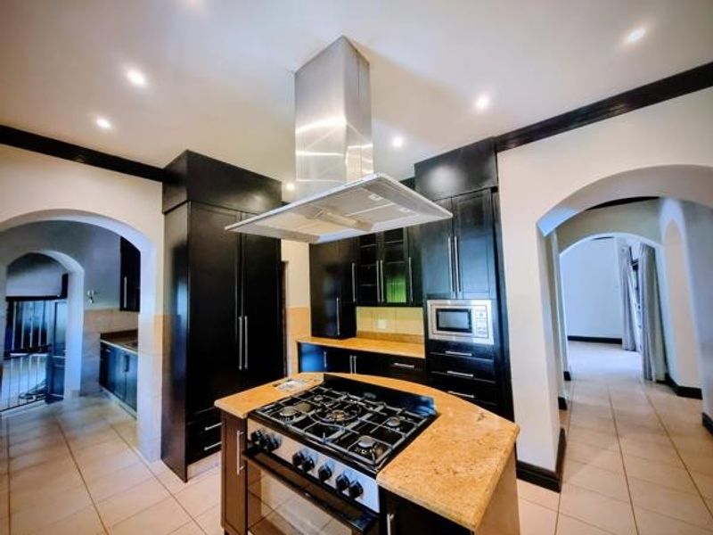 House For Sale in Waterkloof Ridge, Pretoria - Photo 2