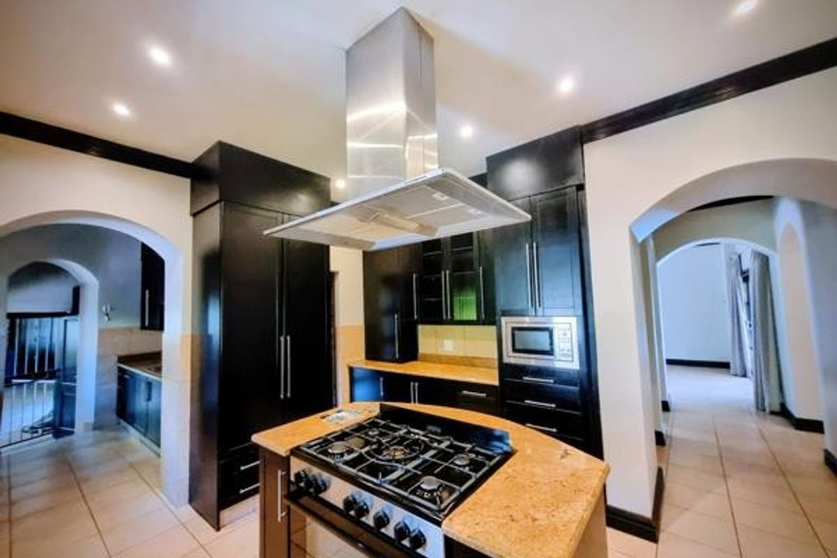 House For Sale in Waterkloof Ridge, Pretoria - Photo 2