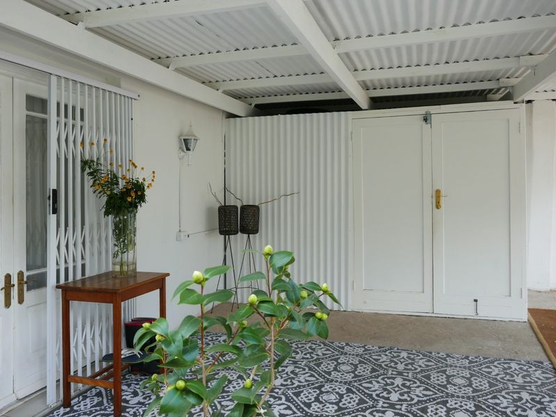 A Private Garden Sanctuary in the Heart of the Village - Photo 4