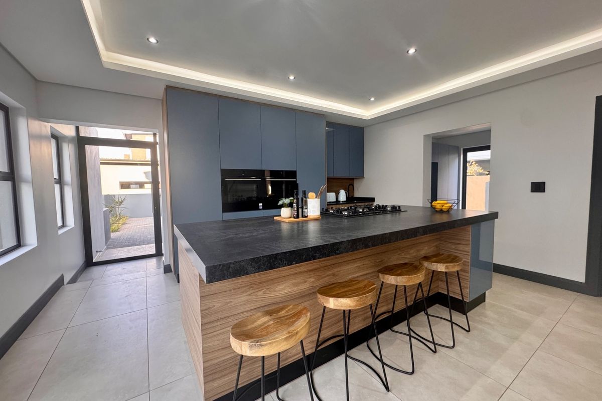 Brand-New Contemporary Family Home in Fountainbrook Estate, Midstream, Centurion - Photo 4