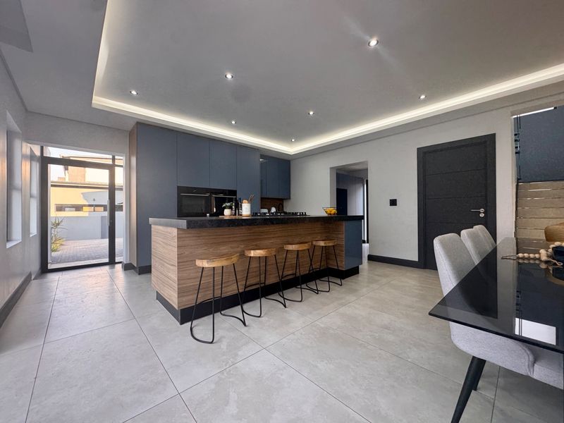 Brand-New Contemporary Family Home in Fountainbrook Estate, Midstream, Centurion - Photo 10