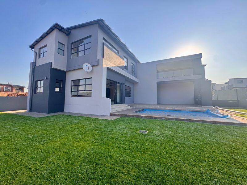 A Rare Riverside Masterpiece in Fountainbrook Estate - Photo 1
