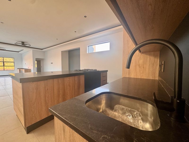 A Rare Riverside Masterpiece in Fountainbrook Estate - Photo 5