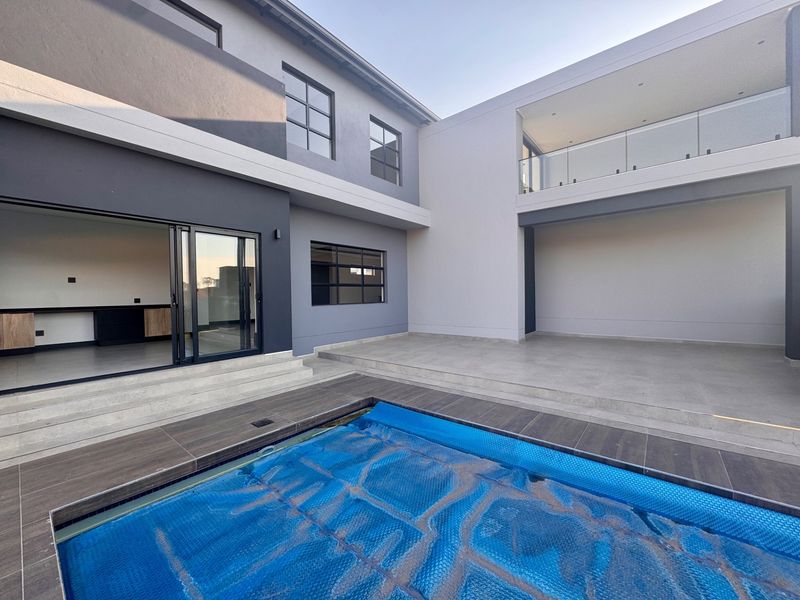 A Rare Riverside Masterpiece in Fountainbrook Estate - Photo 2