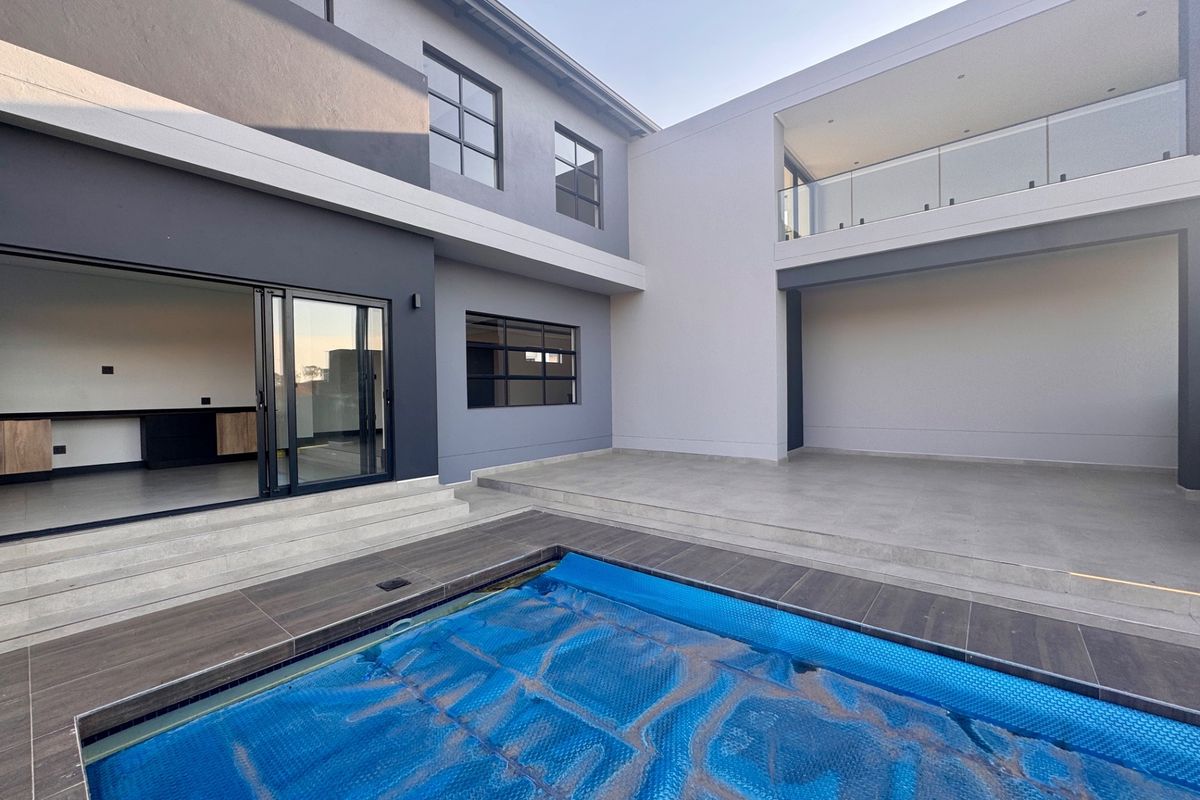 A Rare Riverside Masterpiece in Fountainbrook Estate - Photo 2