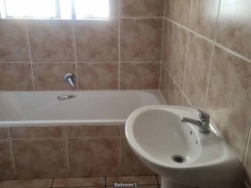 2 Bed, 2 Bath DBL Garage Townhouse For Sale in Kosmosdal, Centurion - Photo 6