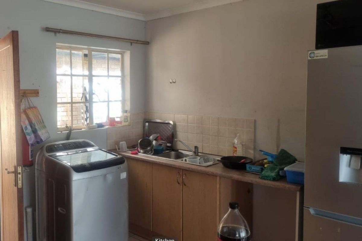 2 Bed, 2 Bath DBL Garage Townhouse For Sale in Kosmosdal, Centurion - Photo 2