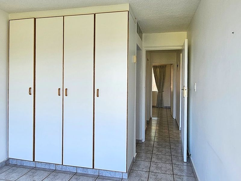 PRISTINE, Wheelchair friendly 2 Bedroom Apartment - Photo 10